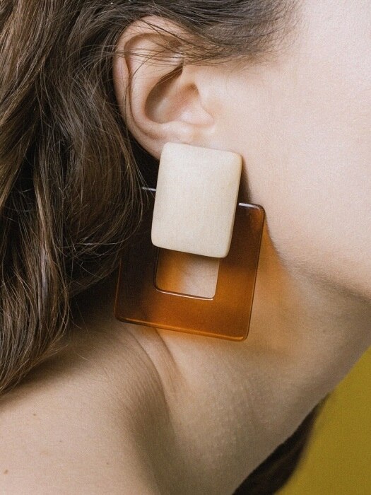 Clear Square Earring (brown)