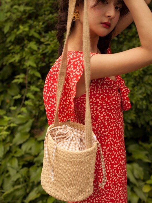 Check pointed basket bag