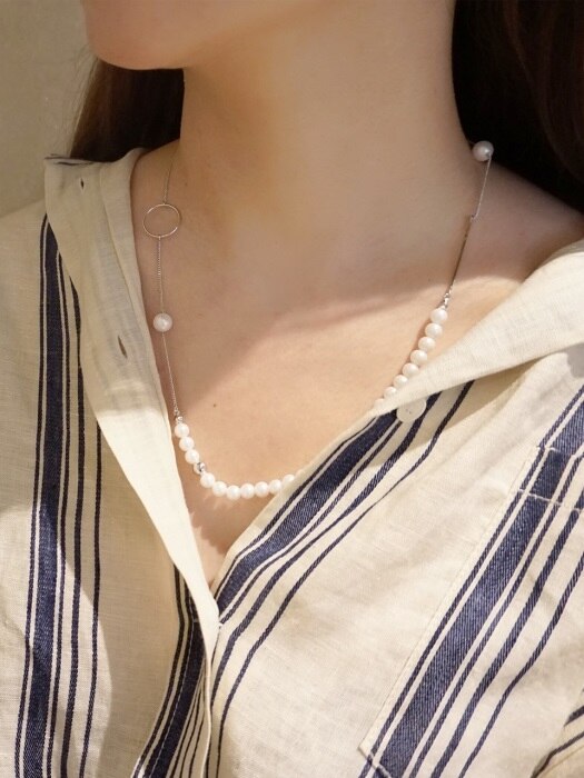 Neige white pearl necklace