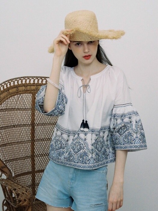 comos13 embroidery blouse