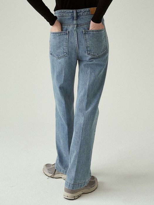 boot cut jeans (light blue)
