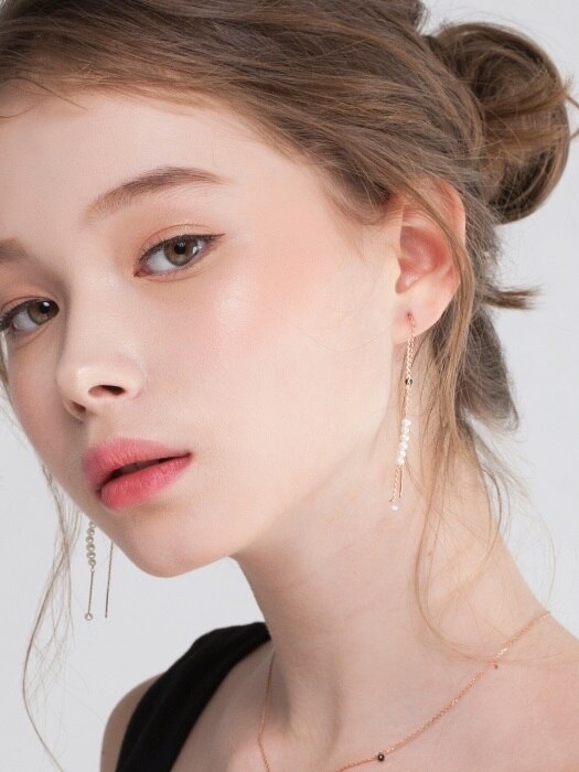 [SILVER 925] WHITE SOLEIL POINT EARRING