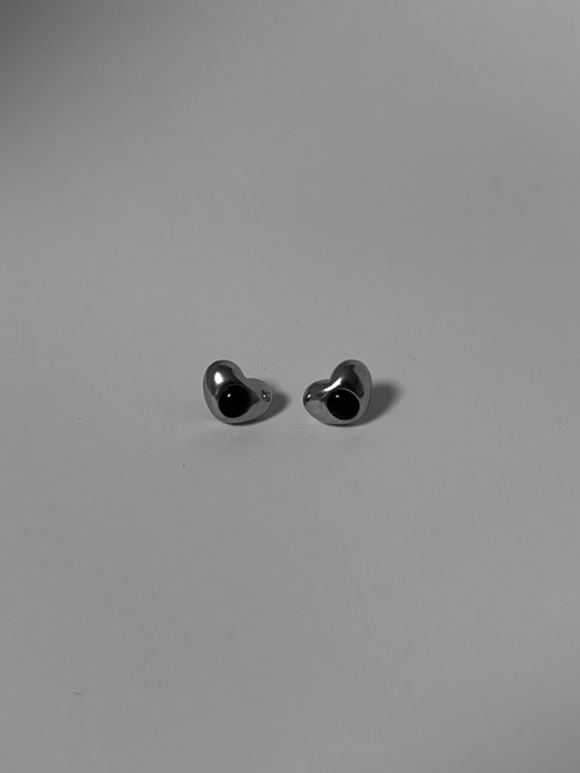 [925 silver] Tiny hole heart post earrings - onyx