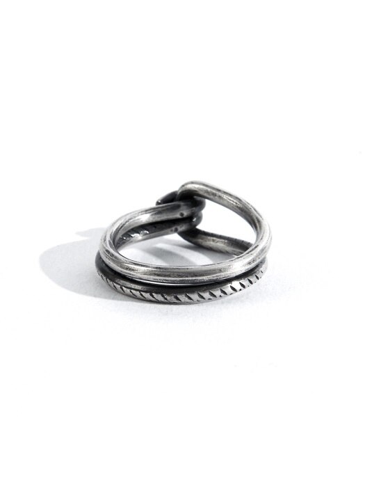 SEWN SWEN SILVER LINE LINK RING  