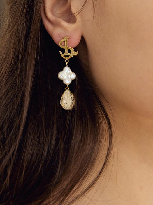 Clover Pearl Lace Droope Earrings _ EEV
