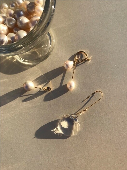 Clam crystal earring