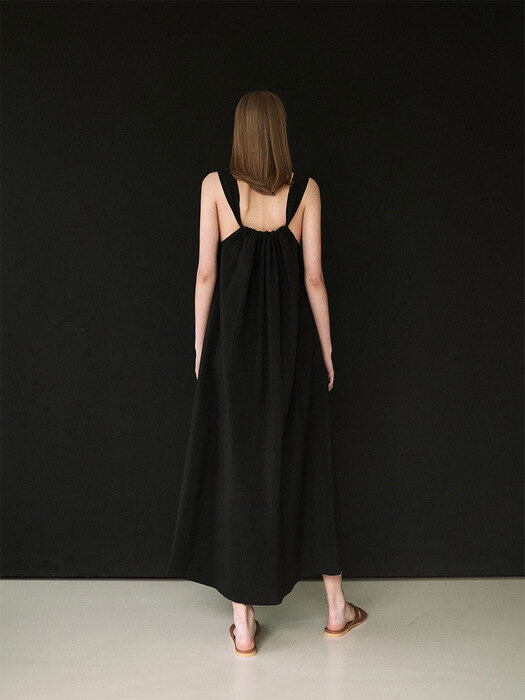 Loose fit shirring long dress - black