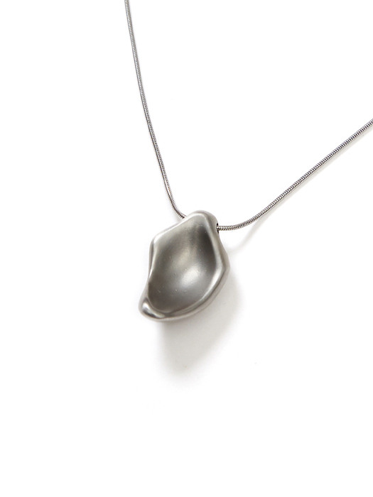 pebble pendant necklace