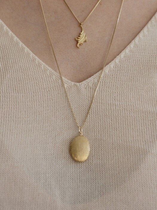 Rocket Oval Initial Rong Necklace