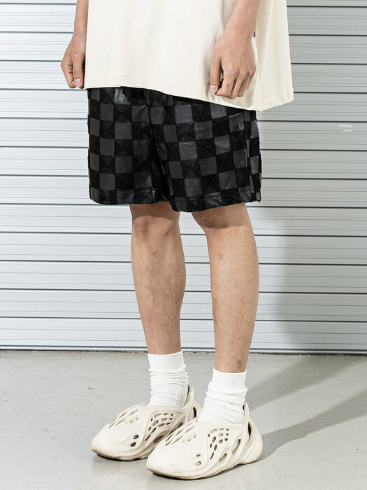 CHECKERBOARD DOUBLE STITCH LEATHER SHORT PANTS MSTSP005-BK
