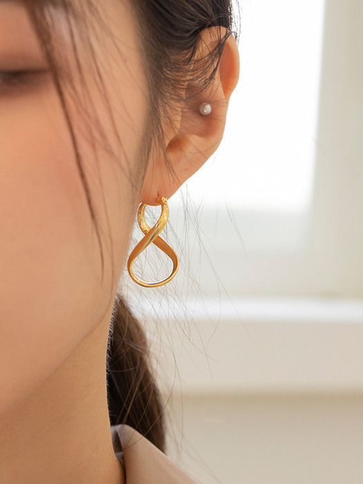 THIN TWISTED EARRING