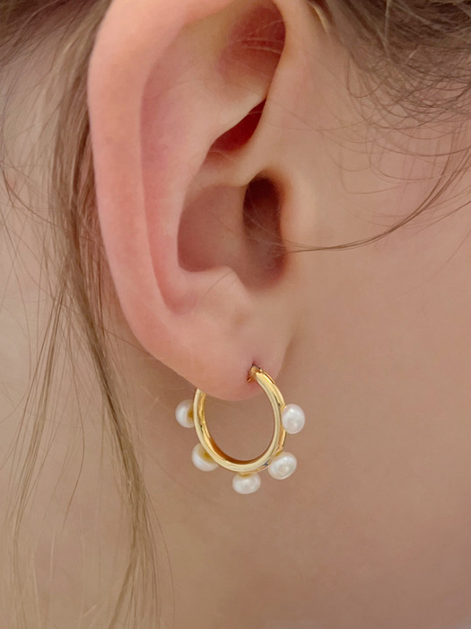 pearl wheel earrings