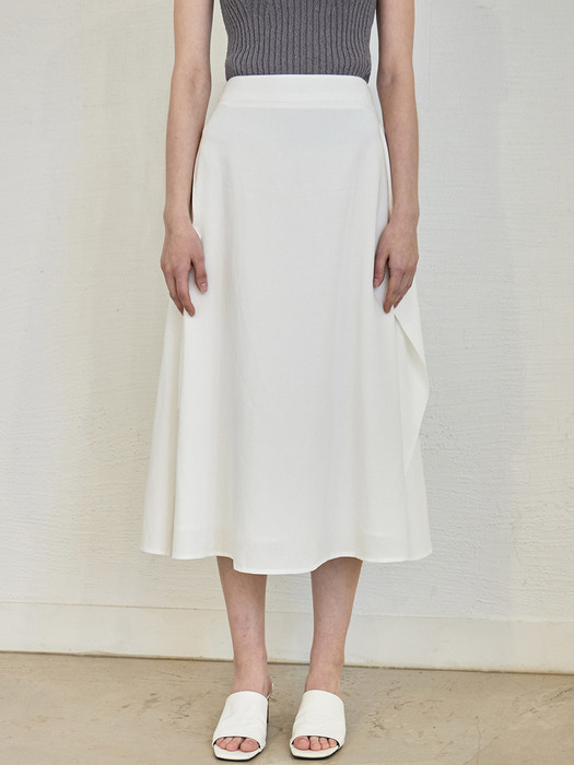 comos 851 drapping pocket skirt (white)