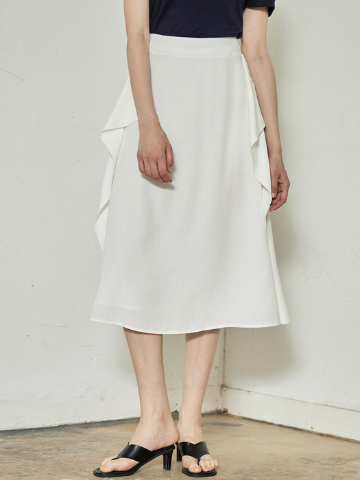 comos 851 drapping pocket skirt (white)