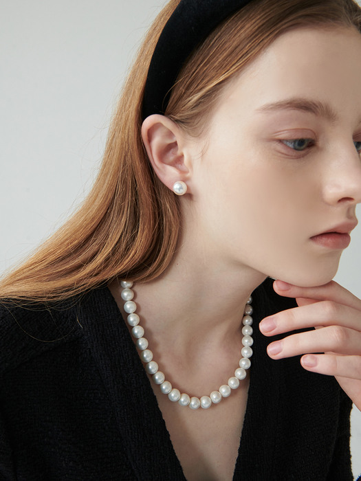 CRH004 Classic mood semi bold pearl necklace