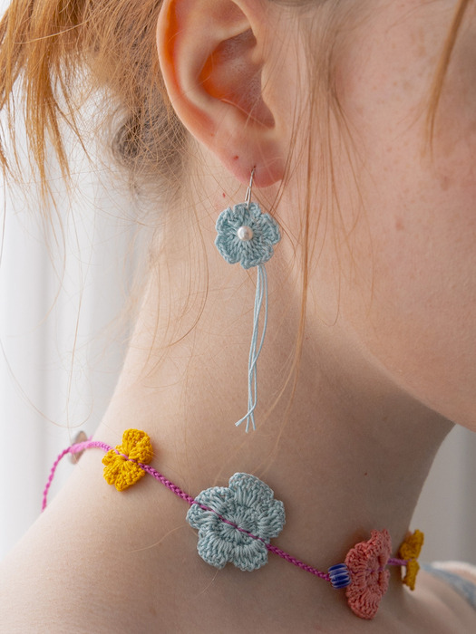 Milky blue knit flower earring