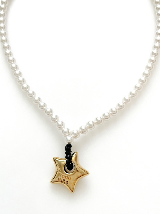 Good Vibe Star Pearl Necklace (Black)