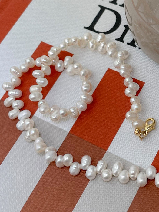 CROSS PEARL NECKLACE