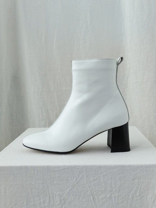 skinny ankle boots white