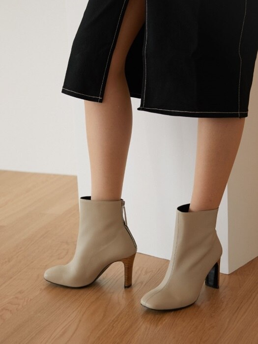 JDB18010_SQUARE LINE ANKLE BOOTS_BEIGE