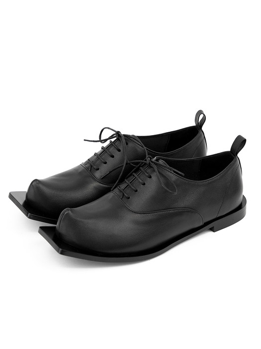Pointed toe oxford with squared outsole | Black