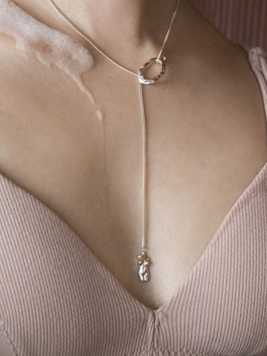 Venus(torso) Y necklace