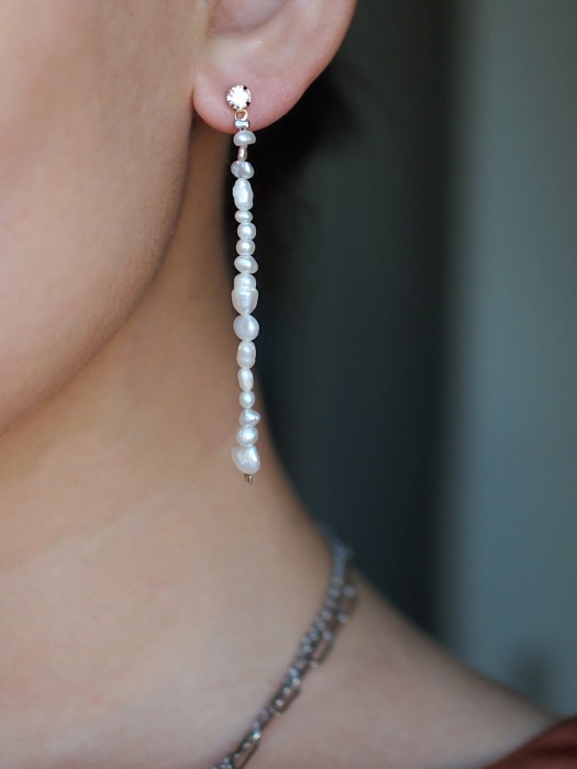 Pearls Line Earrings