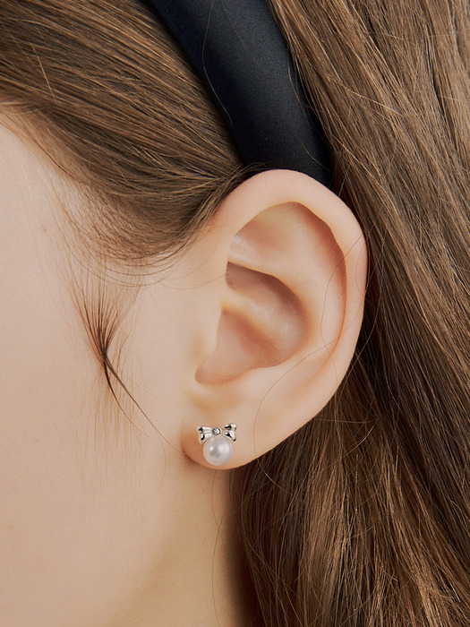[단독] dainty ribbon pearl earring