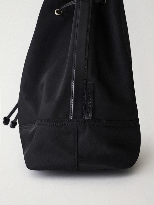 Nylon bucket bag (Black)