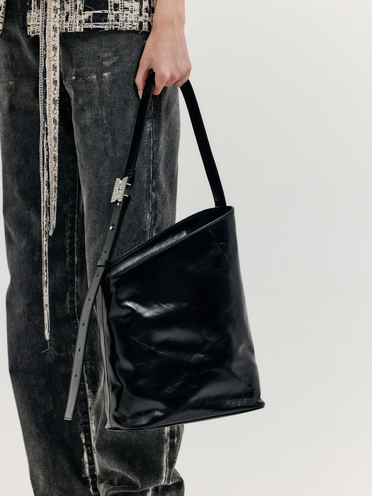 HALOG Asymmetric Shoulder Bag - Black