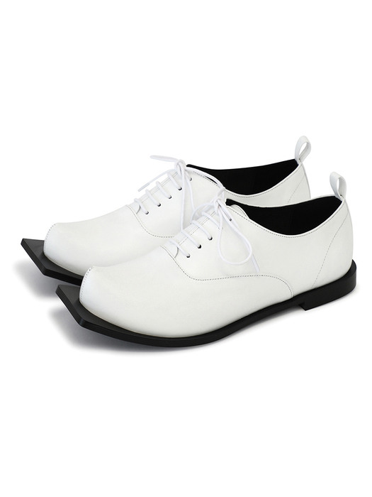 Pointed toe oxford with squared outsole | White