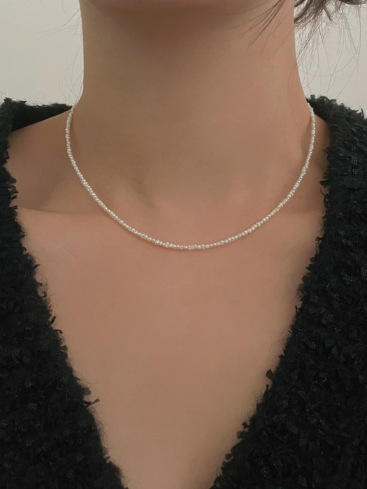 Tiny pearl necklace