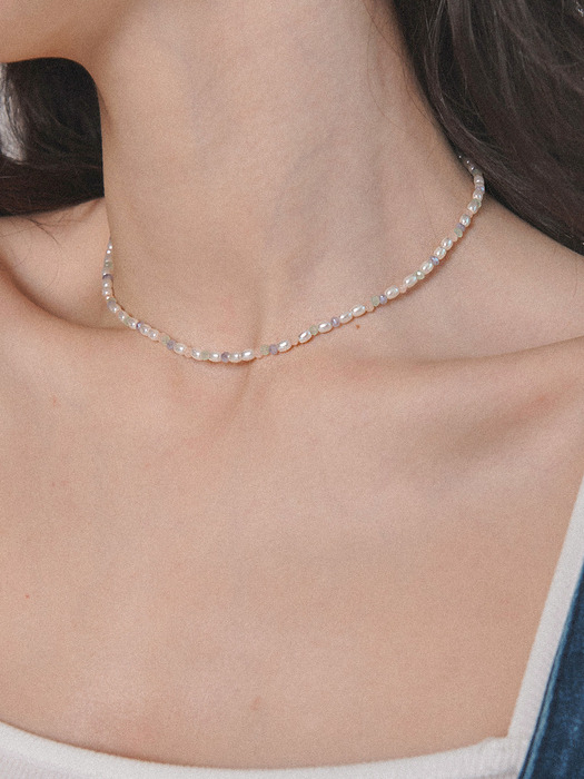 PASTEL PEARL NECKLACE