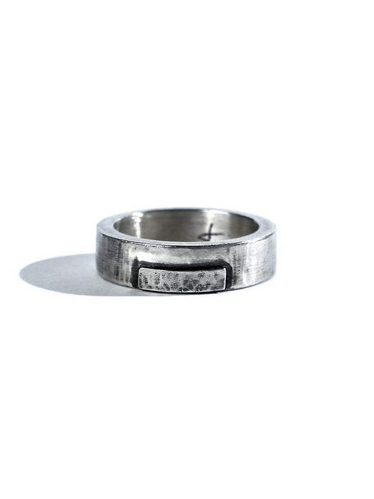 SEWN SWEN SILVER HAMMERED THIN PLATE RING