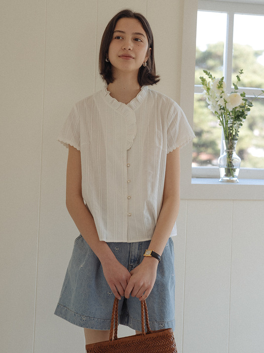 Embroidery textured short sleeve frill blouse_Ivory