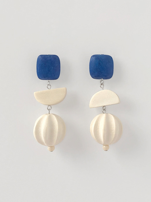 wood ball earrings (BLUE)