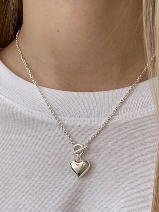[usual M.E]pounding heart necklace