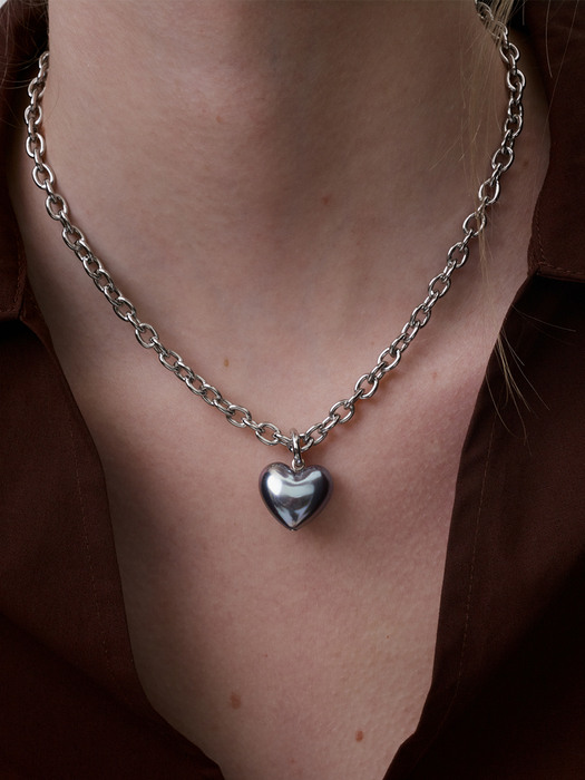 Gray Heart-Shaped Pearl Necklace