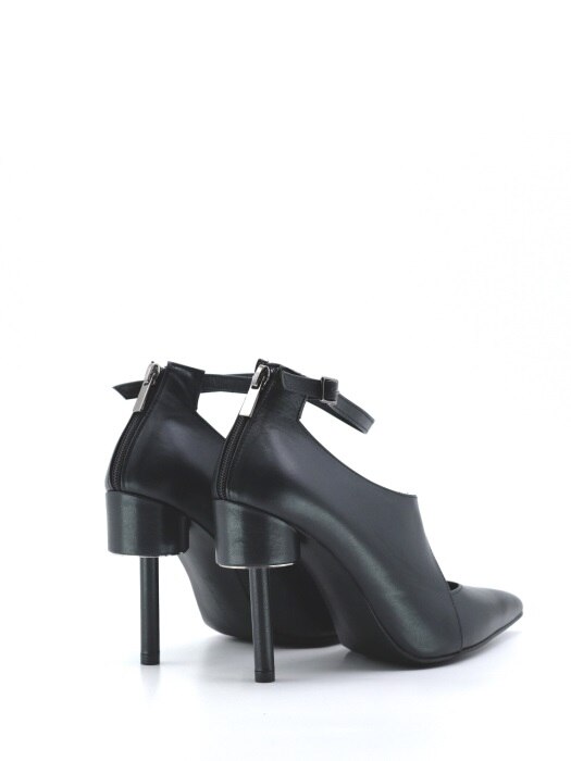 CUT-OUT 100 ANKLE STRAP BOOTS IN BLACK LEATHER