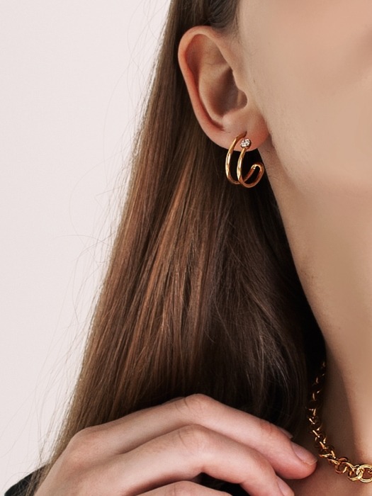 L.double hoop earring