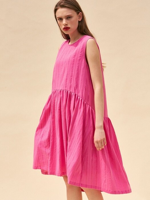 EASY FIT SLEEVELESS DRESS. HOT PINK