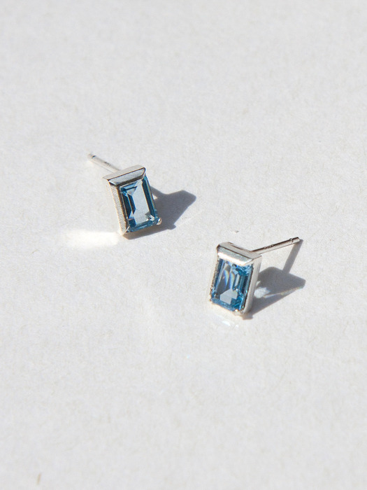 Bezel Post Earring (Silver-Sky Blue)