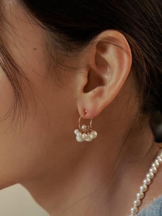 Whiteberry Pearl Hoop Earrings_EC1773