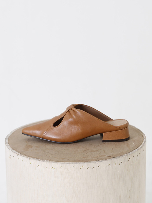 Pointed ribbon mules Camel