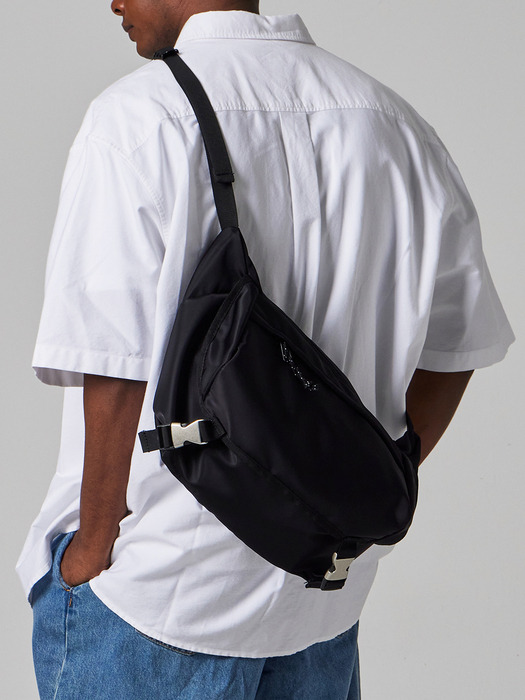 유틸리티 나일론 투버클 메신저백 Utility Nylon Two-buckle Messenger Bag