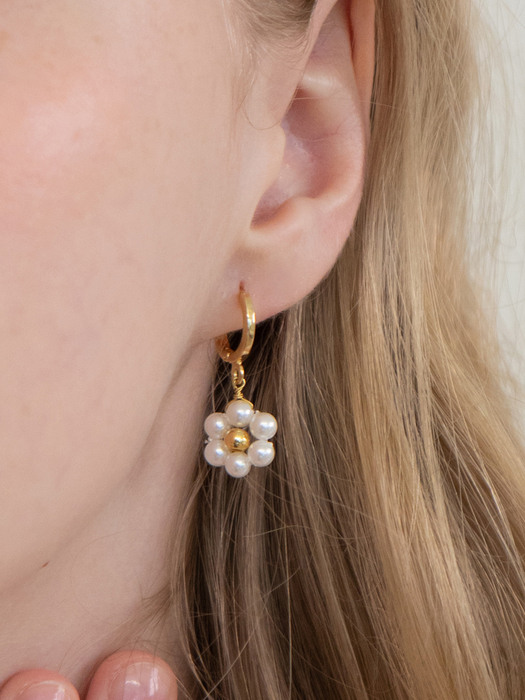 pearl daisy earrings 小