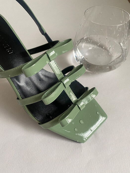 [단독]3ribbon (W square) strap Sandal Latte Green