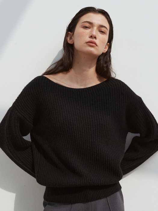 OU973 wool off shoulder knit (black)
