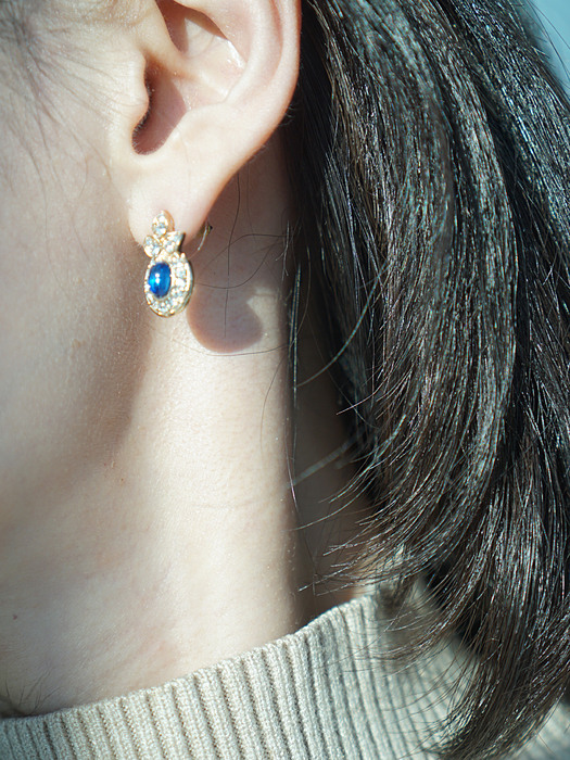 blue eyes earrings
