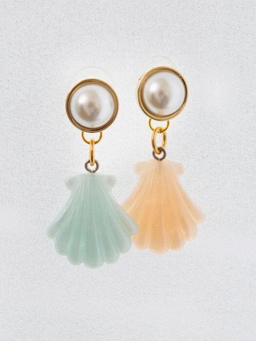 Pearls and shells earrings